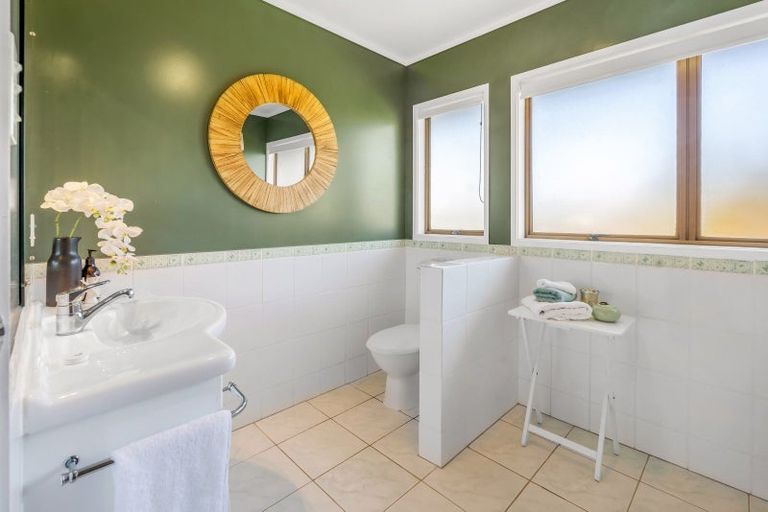 Photo of property in 23 Callender Place, Shelly Park, Auckland, 2014