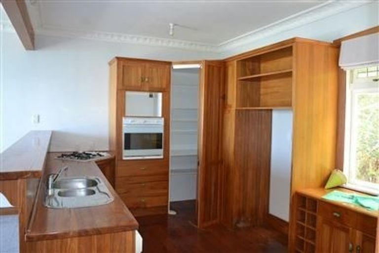 Photo of property in 30 Napier Street, Karaka Bays, Wellington, 6022