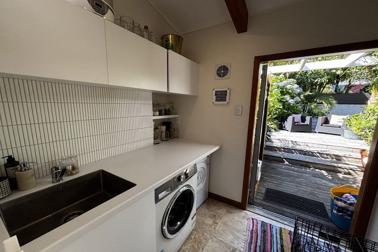Photo of property in 163 Vivian Street, New Plymouth, 4310