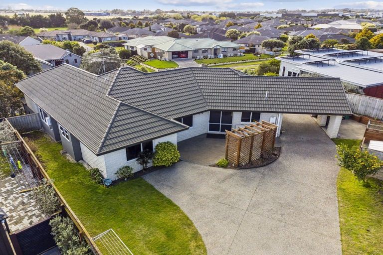 Photo of property in 111 Milne Drive, Paraparaumu, 5032