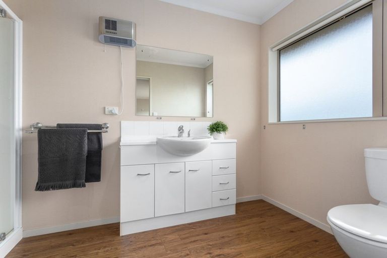 Photo of property in 26 Edgewater Grove, Whakatane, 3120