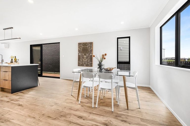 Photo of property in 20 Heketara Way, Massey, Auckland, 0614