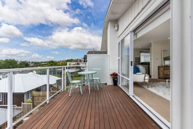 Photo of property in 1/7 Colmar Road, Mellons Bay, Auckland, 2014