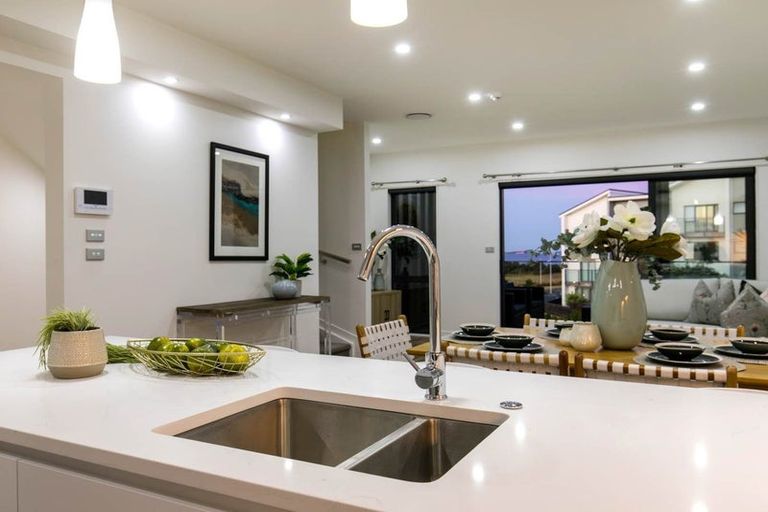 Photo of property in 74 Te Oneroa Way, Long Bay, Auckland, 0630