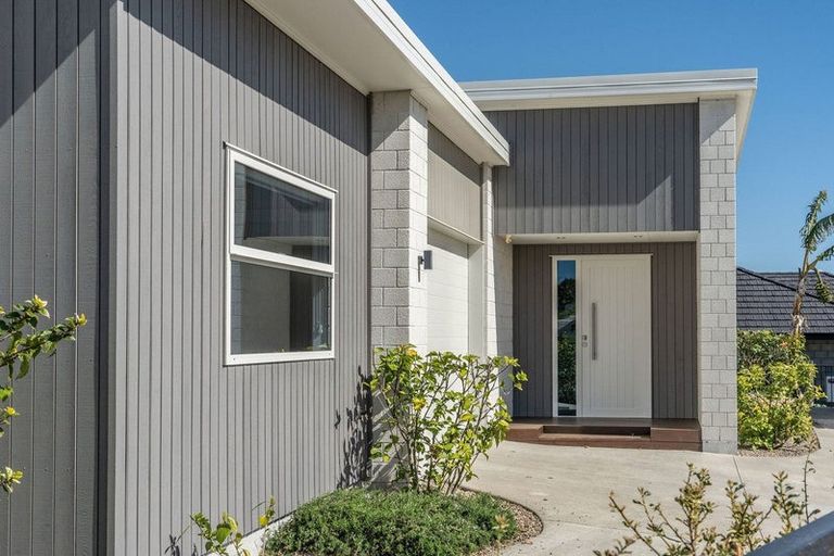 Photo of property in 27 Kayelene Place, Omokoroa, 3114