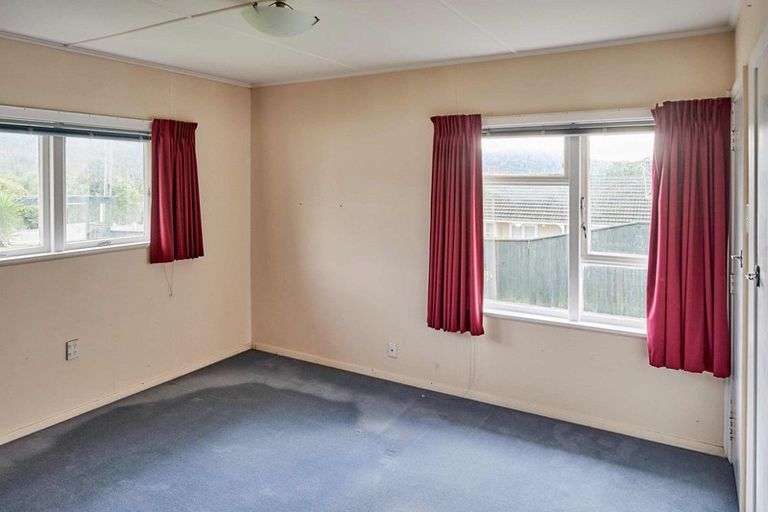 Photo of property in 115 Main Road, Wainuiomata, Lower Hutt, 5014