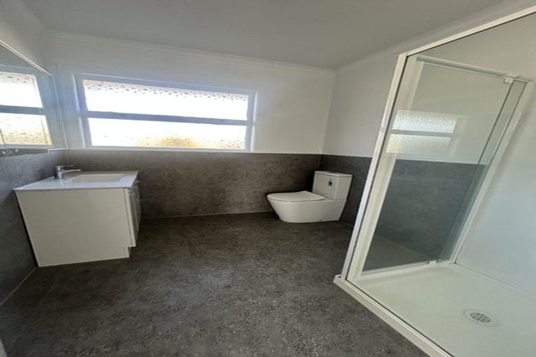 Photo of property in 316 Memorial Avenue, Burnside, Christchurch, 8053