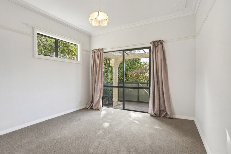 Photo of property in 360 Kaikorai Valley Road, Bradford, Dunedin, 9011