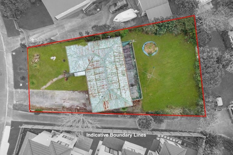 Photo of property in 12 Ozich Avenue, Te Atatu South, Auckland, 0610