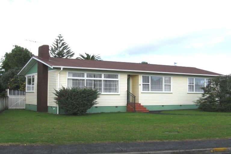 Photo of property in 8 Brennan Avenue, Te Atatu Peninsula, Auckland, 0610