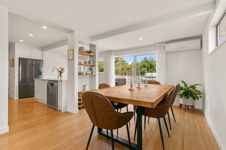 Photo of property in 28 Kingdale Road, Henderson, Auckland, 0610