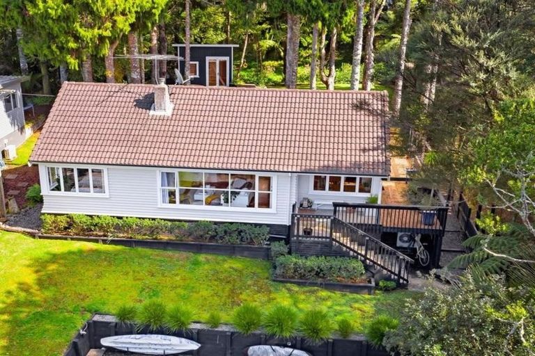 Photo of property in 8 Sylvan Valley Avenue, Titirangi, Auckland, 0604