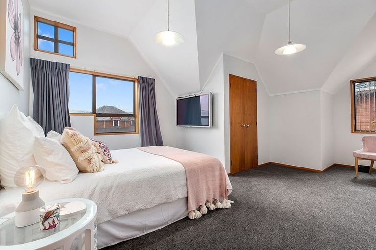 Photo of property in 12 Montrose Grove, Churton Park, Wellington, 6037