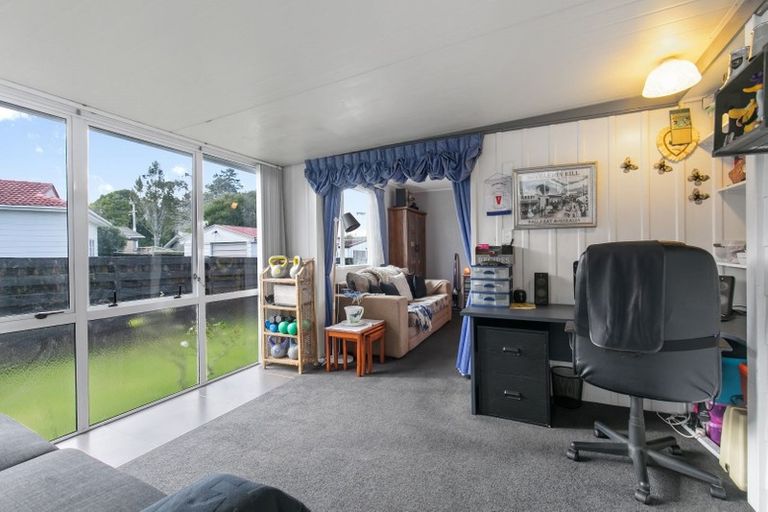Photo of property in 10 Lipton Grove, Opaheke, Papakura, 2113