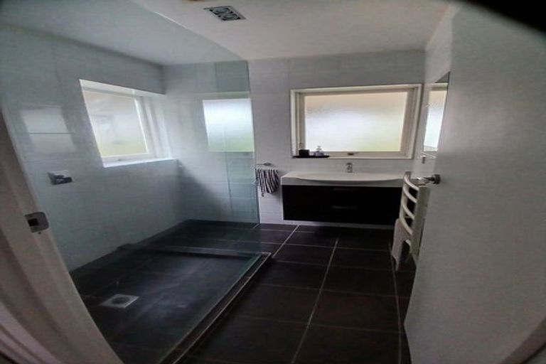 Photo of property in 819 Beach Road, Browns Bay, Auckland, 0630