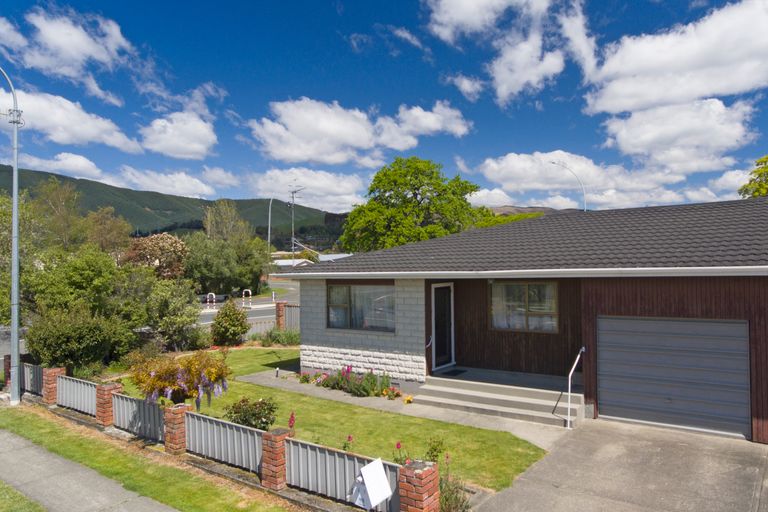 Photo of property in 1/1 Byron Place, Stoke, Nelson, 7011