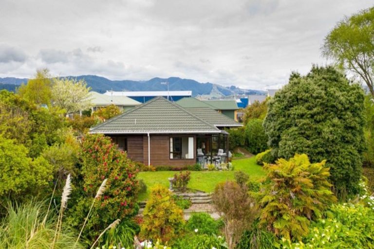 Photo of property in 1 Lake View Court, Paraparaumu, 5032
