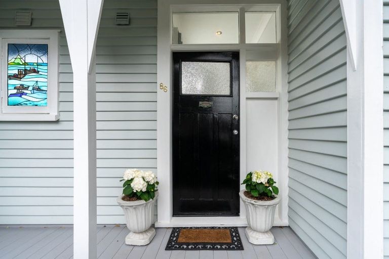 Photo of property in 86 The Parade, Island Bay, Wellington, 6023