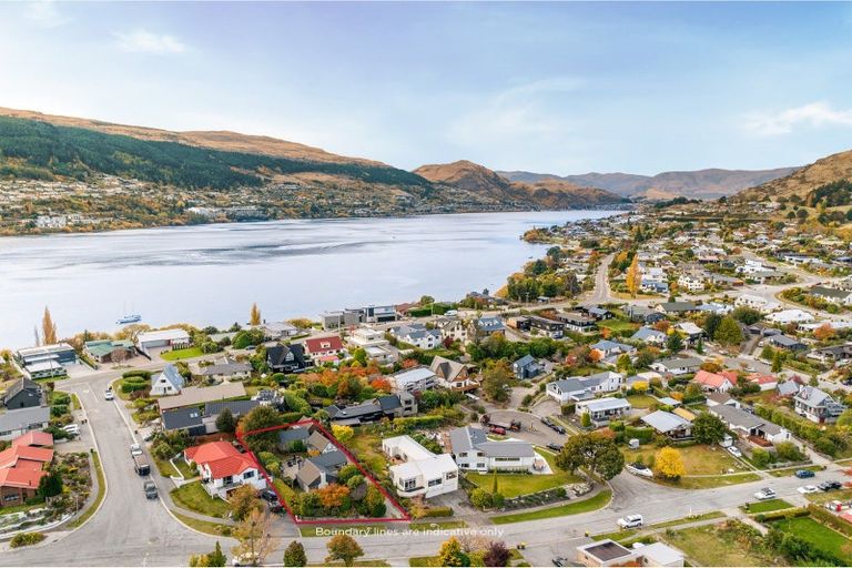 Photo of property in 45 Cedar Drive, Kelvin Heights, Queenstown, 9300