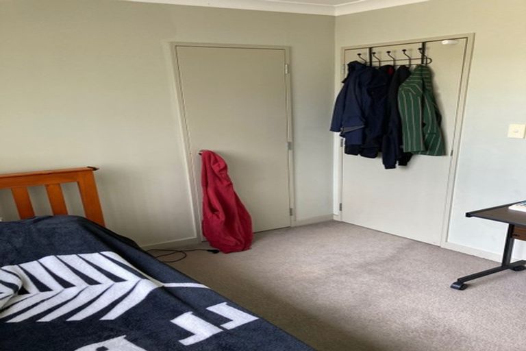 Photo of property in 61 Helleur Road, Massey, Auckland, 0614