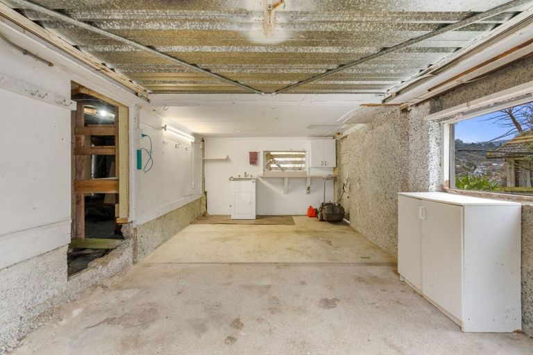 Photo of property in 105 Hocken Street, Kenmure, Dunedin, 9011