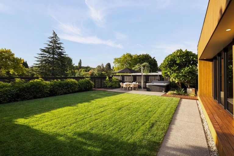 Photo of property in 12 Jellicoe Drive, Hamilton East, Hamilton, 3216