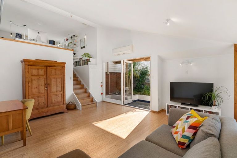 Photo of property in 22 Park Road, Glenfield, Auckland, 0629