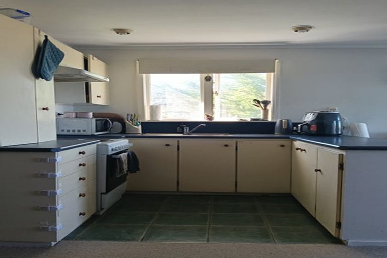 Photo of property in 16 Aranoni Street, Island Bay, Wellington, 6023