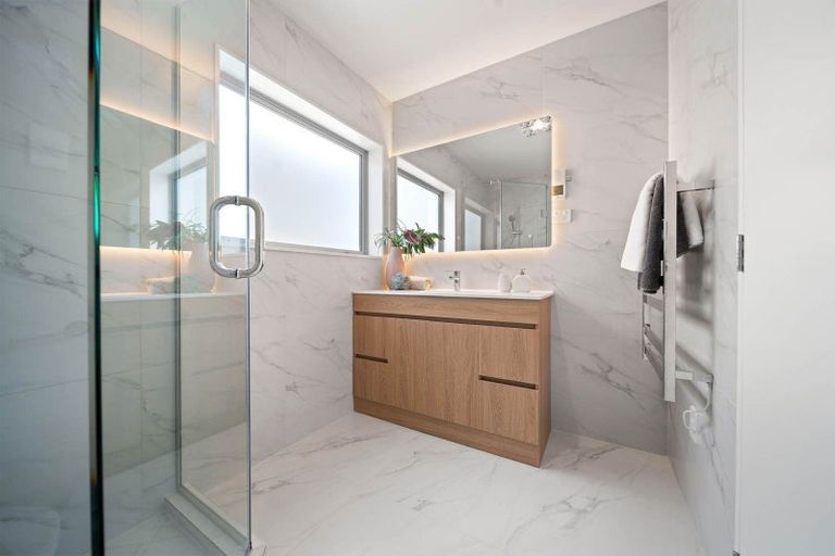 Photo of property in 1b Clematis Avenue, Murrays Bay, Auckland, 0630