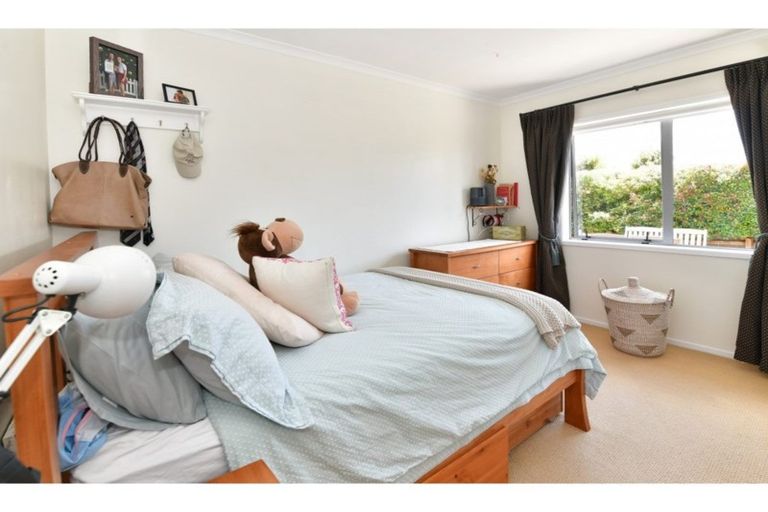 Photo of property in 10 Seamount Drive, Red Beach, 0932