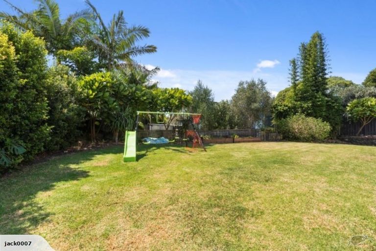 Photo of property in 41 Pohutukawa Avenue, Red Beach, 0932