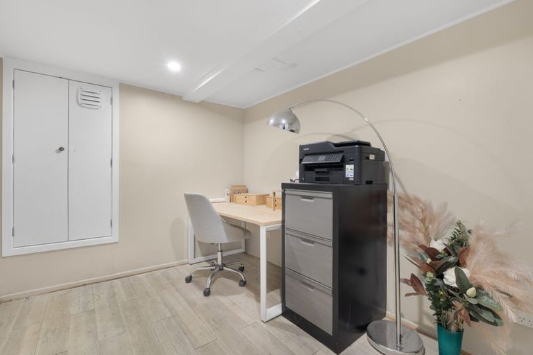 Photo of property in 24 Kingdale Road, Henderson, Auckland, 0610