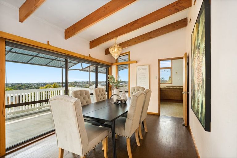 Photo of property in 42 Spence Road, Henderson, Auckland, 0612