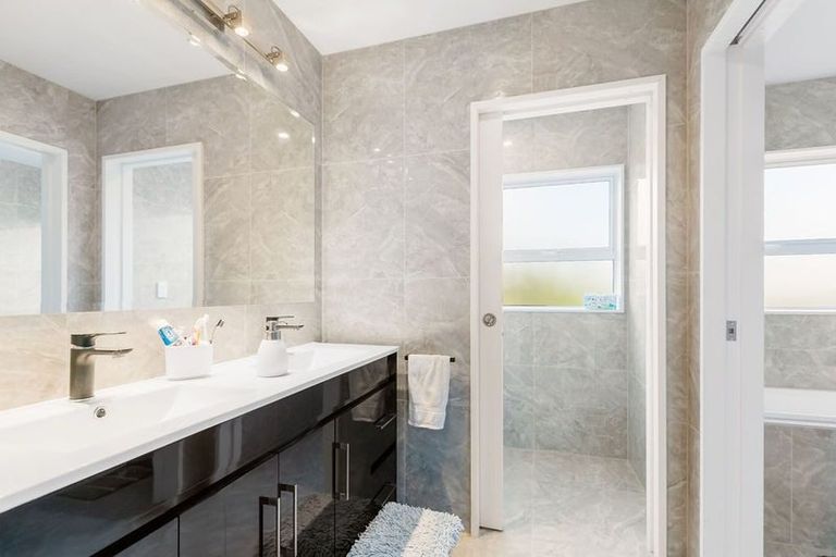 Photo of property in 28 Shah Place, Glen Eden, Auckland, 0602