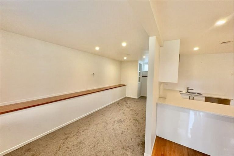 Photo of property in 19 Awaroa Road, Sunnyvale, Auckland, 0612