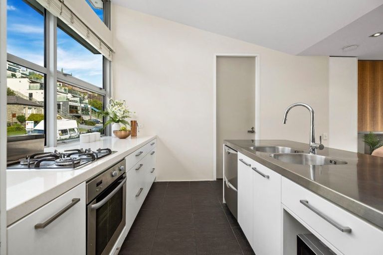 Photo of property in The Beeches Apartments, 9/60 Hallenstein Street, Queenstown, 9300