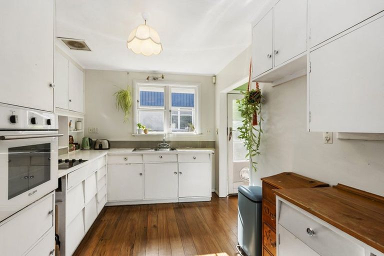 Photo of property in 11 Thomas Street, Stokes Valley, Lower Hutt, 5019