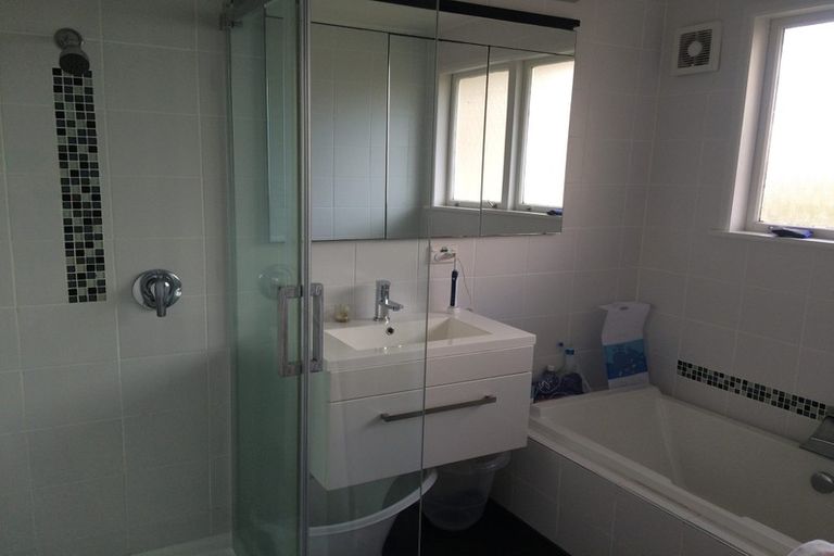 Photo of property in 13 Taioma Crescent, Te Atatu Peninsula, Auckland, 0610