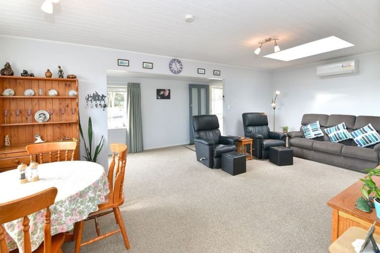 Photo of property in 2b St James Avenue, Helensville, 0800