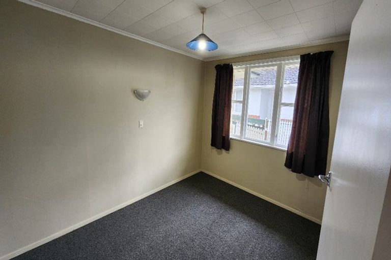 Photo of property in 2/6 Moeraki Road, Maoribank, Upper Hutt, 5018