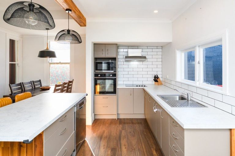 Photo of property in 84 Featherston Street, Takaro, Palmerston North, 4412