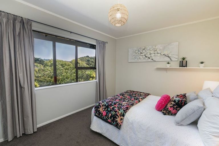 Photo of property in 42 Sailmaker Close, Whitby, Porirua, 5024