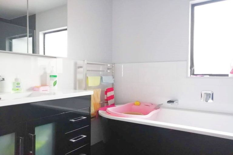 Photo of property in 30 Forest Hill Road, Henderson, Auckland, 0612