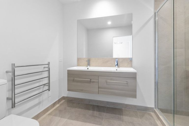 Photo of property in 40 Memorial Park Lane, Hobsonville, Auckland, 0618