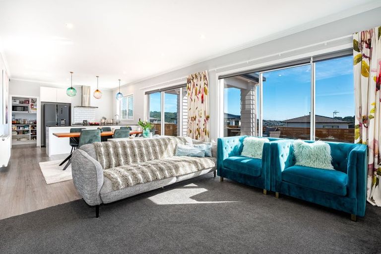 Photo of property in 3 Okataina Way, Aotea, Porirua, 5024