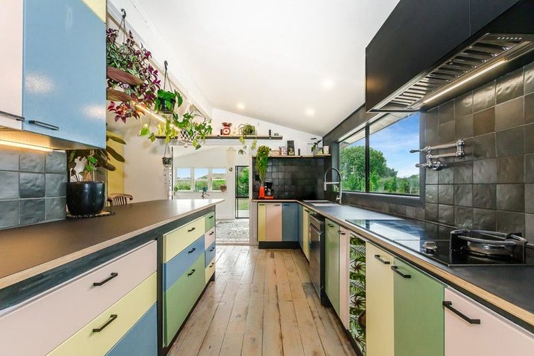 Photo of property in 577 Waikawa Beach Road, Waikawa Beach, Levin, 5573