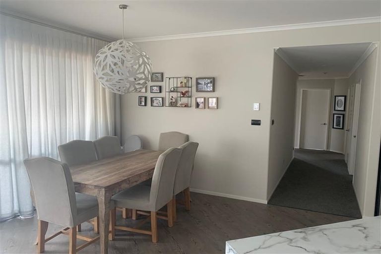 Photo of property in 9 Grove Way, Riverhead, 0820