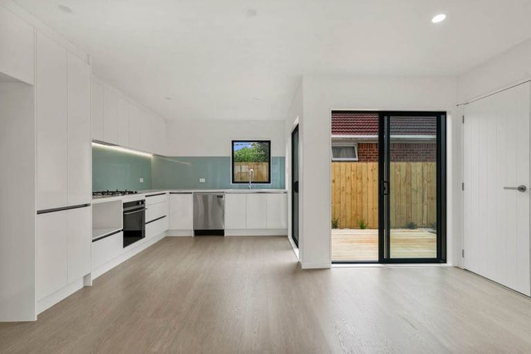 Photo of property in 90c Seymour Road, Sunnyvale, Auckland, 0612