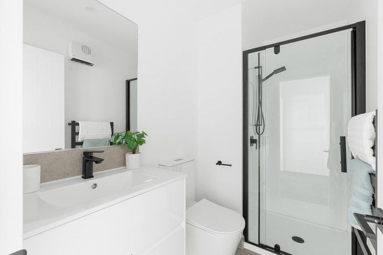 Photo of property in 2/1 Huia Street, Riccarton, Christchurch, 8041