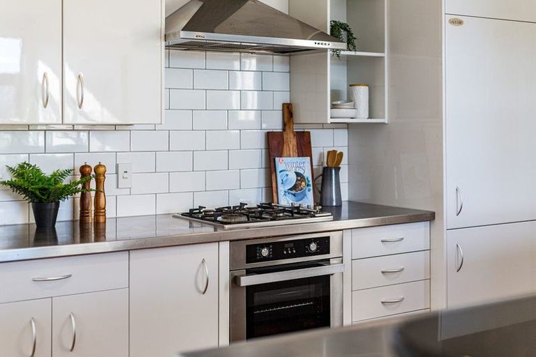 Photo of property in 10 Upland Road, Kelburn, Wellington, 6012